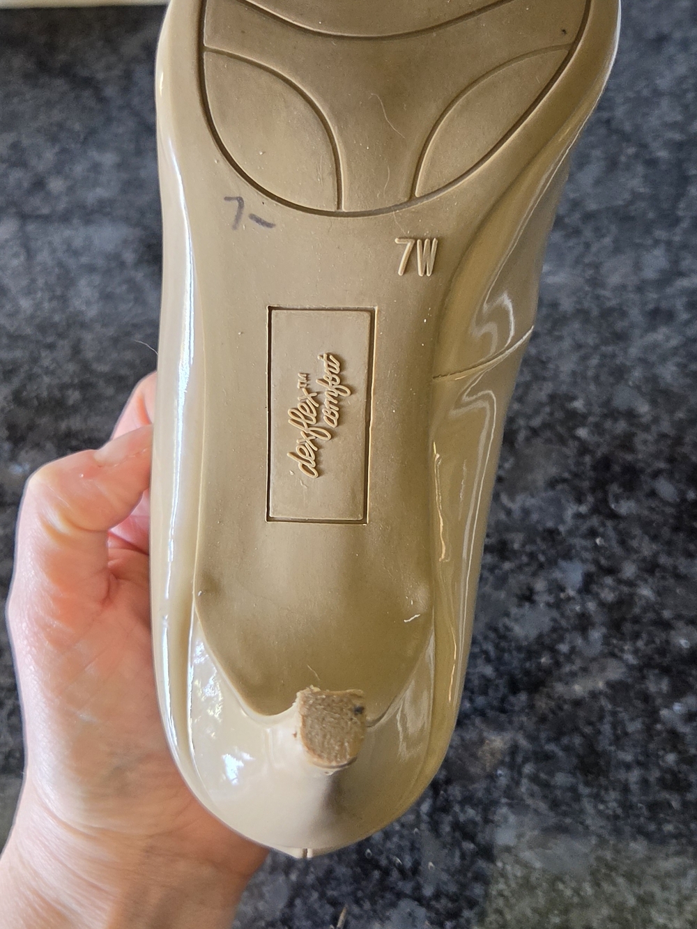 Dexflex Comfort Nude Beige Patent Mid-Heel Pumps 7Wide - Picture 9 of 16